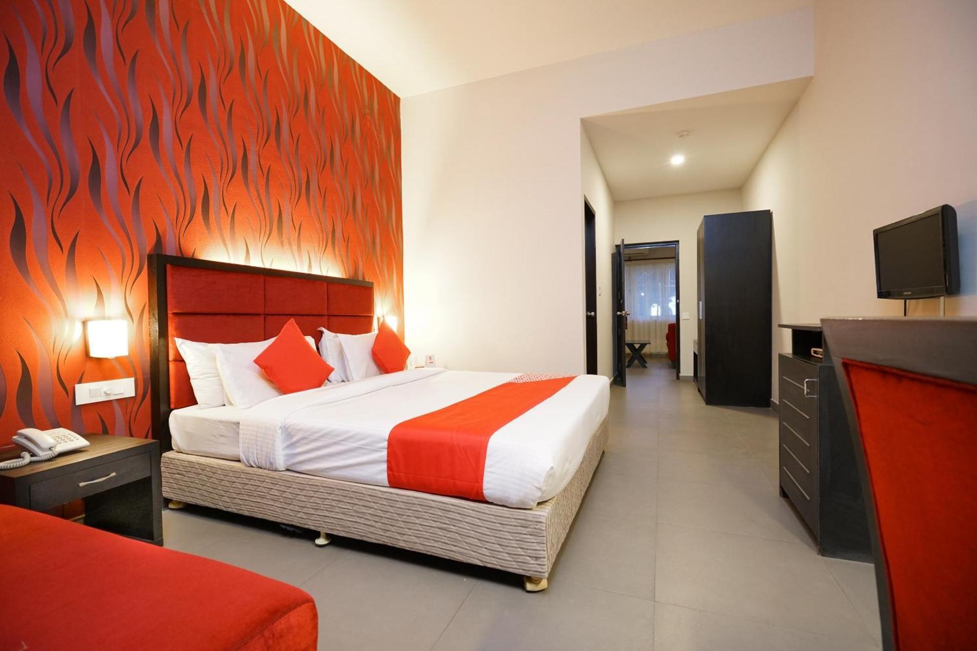 Super Townhouse Mookkannoor Tourist Home Ангамали Екстериор снимка