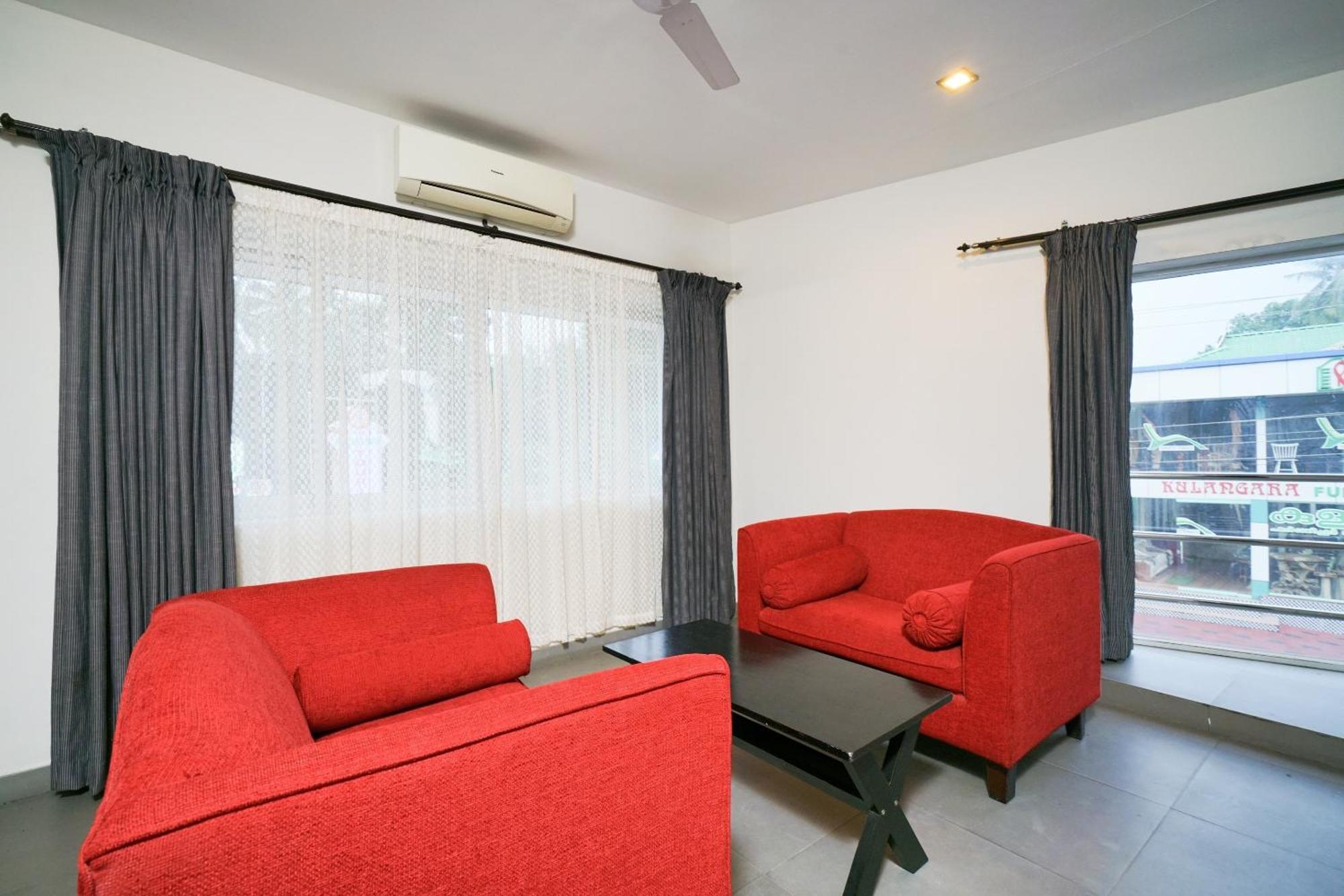 Super Townhouse Mookkannoor Tourist Home Ангамали Екстериор снимка